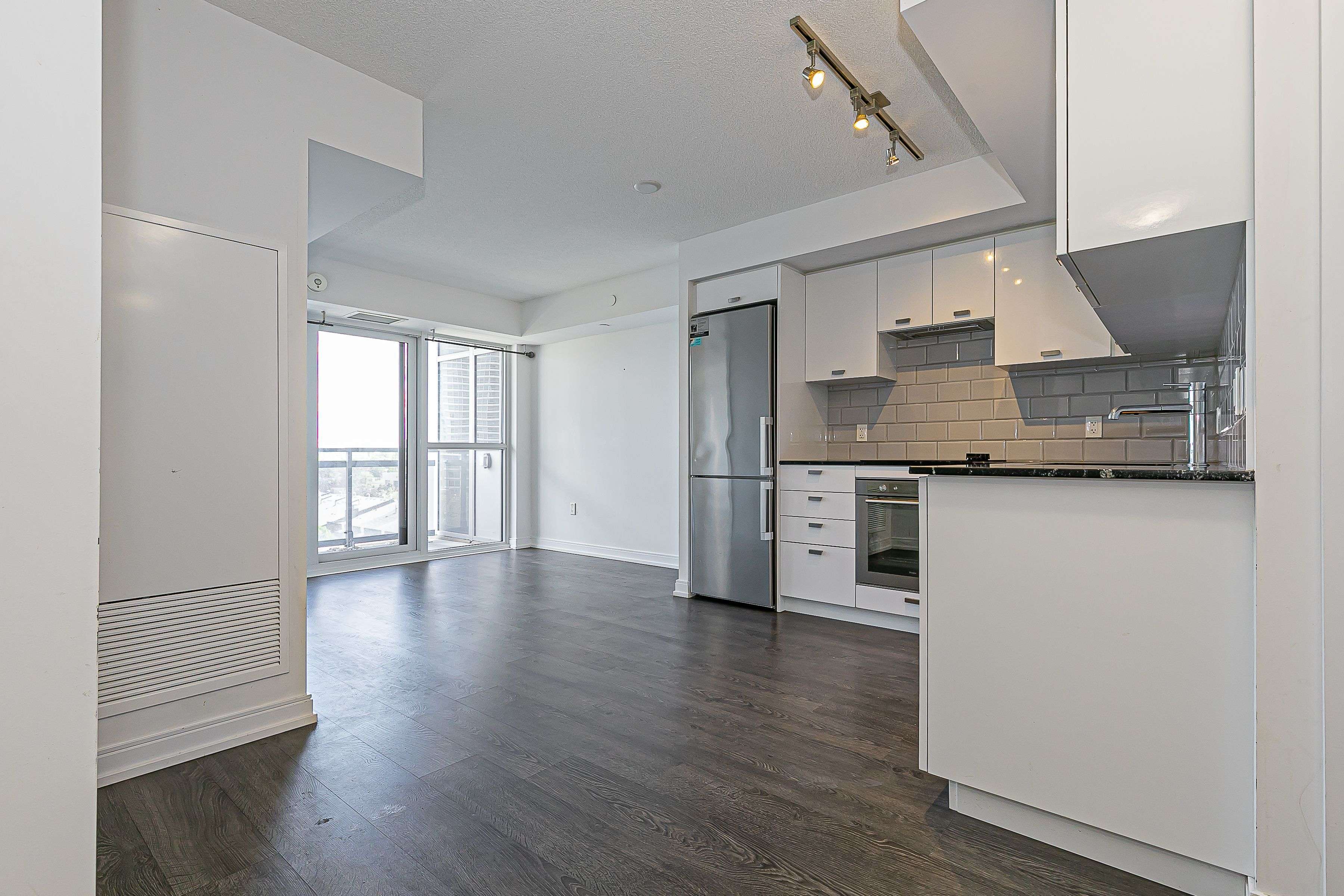 Toronto E07, ON M2S 0L8,275 Village Green SQ #625