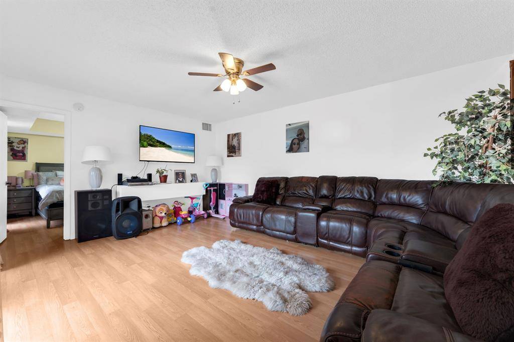 North Lauderdale, FL 33068,8437 N Coral Cir #8437