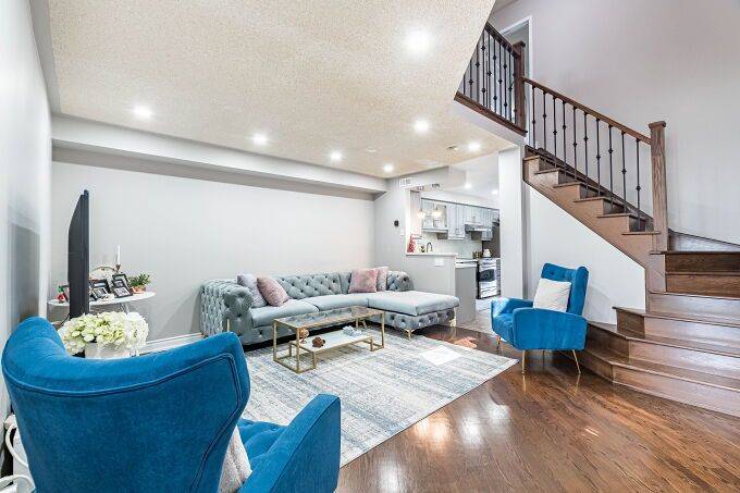 Mississauga, ON L5N 7E2,6985 Glory CT
