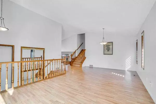 Calgary, AB T1Y 6R1,24 Del Monica PL NE