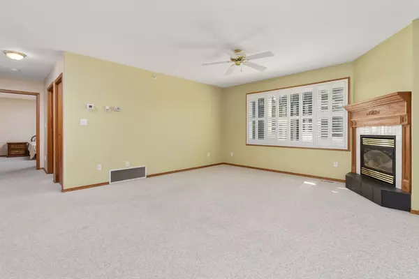 Stettler, AB T4K 0A2,5402 50 AVE #305