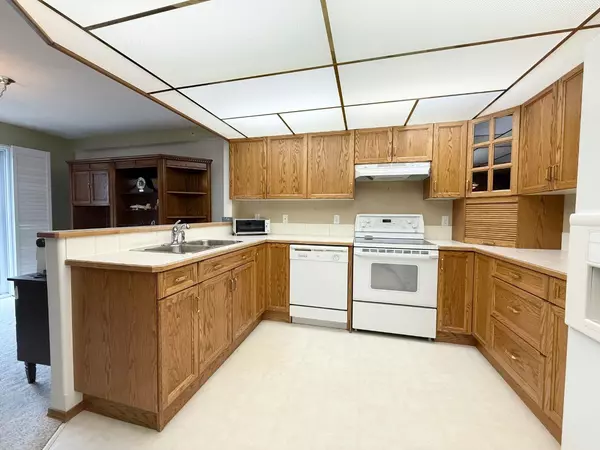 Stettler, AB T4K 0A2,5402 50 AVE #305