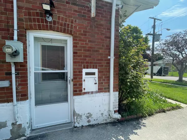 Toronto E04, ON M1P 1L2,36 Forbes RD #Lower