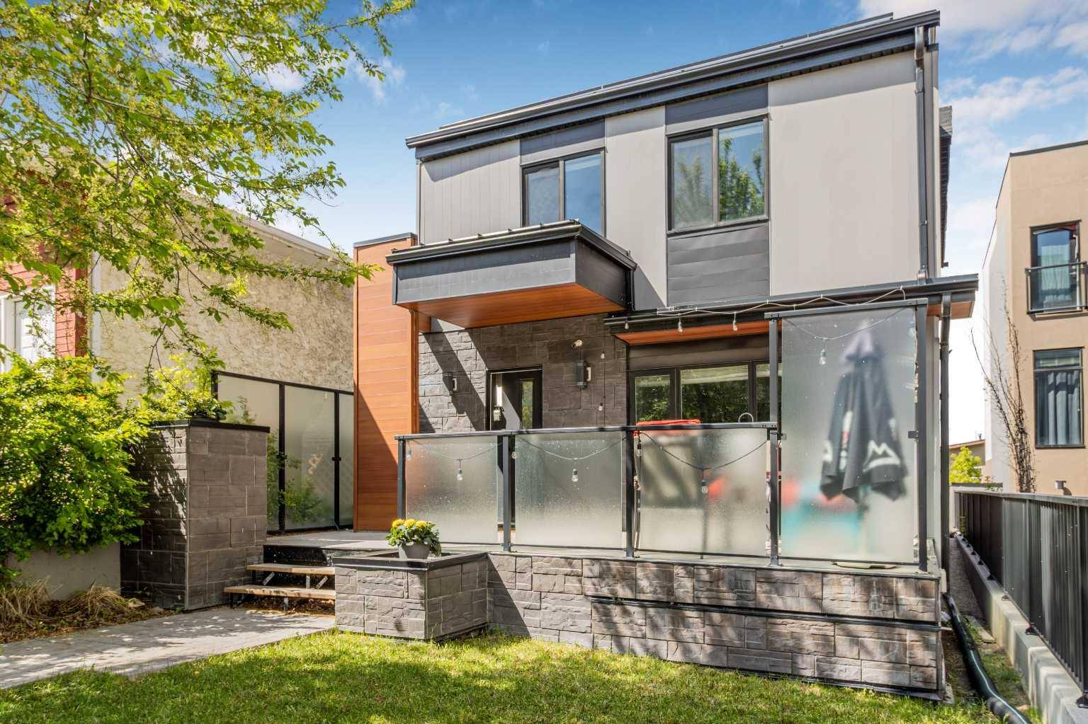 Calgary, AB T2E 2H8,352 33 AVE NE