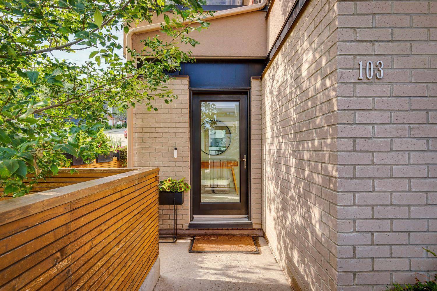 Calgary, AB T2T 4G5,2905 16 ST Southwest #103