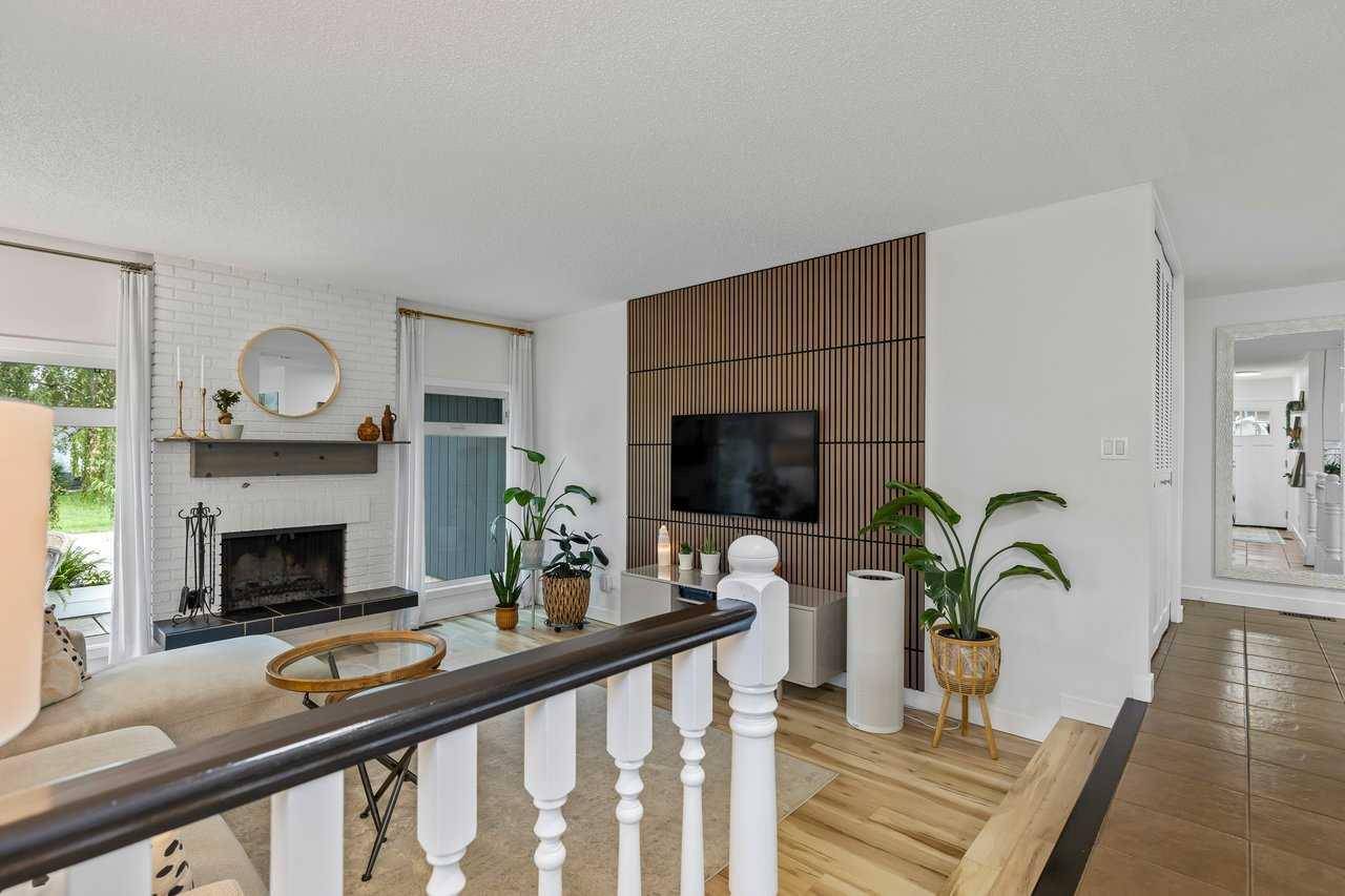 Calgary, AB T2W 2J5,231 Cedarpark DR SW