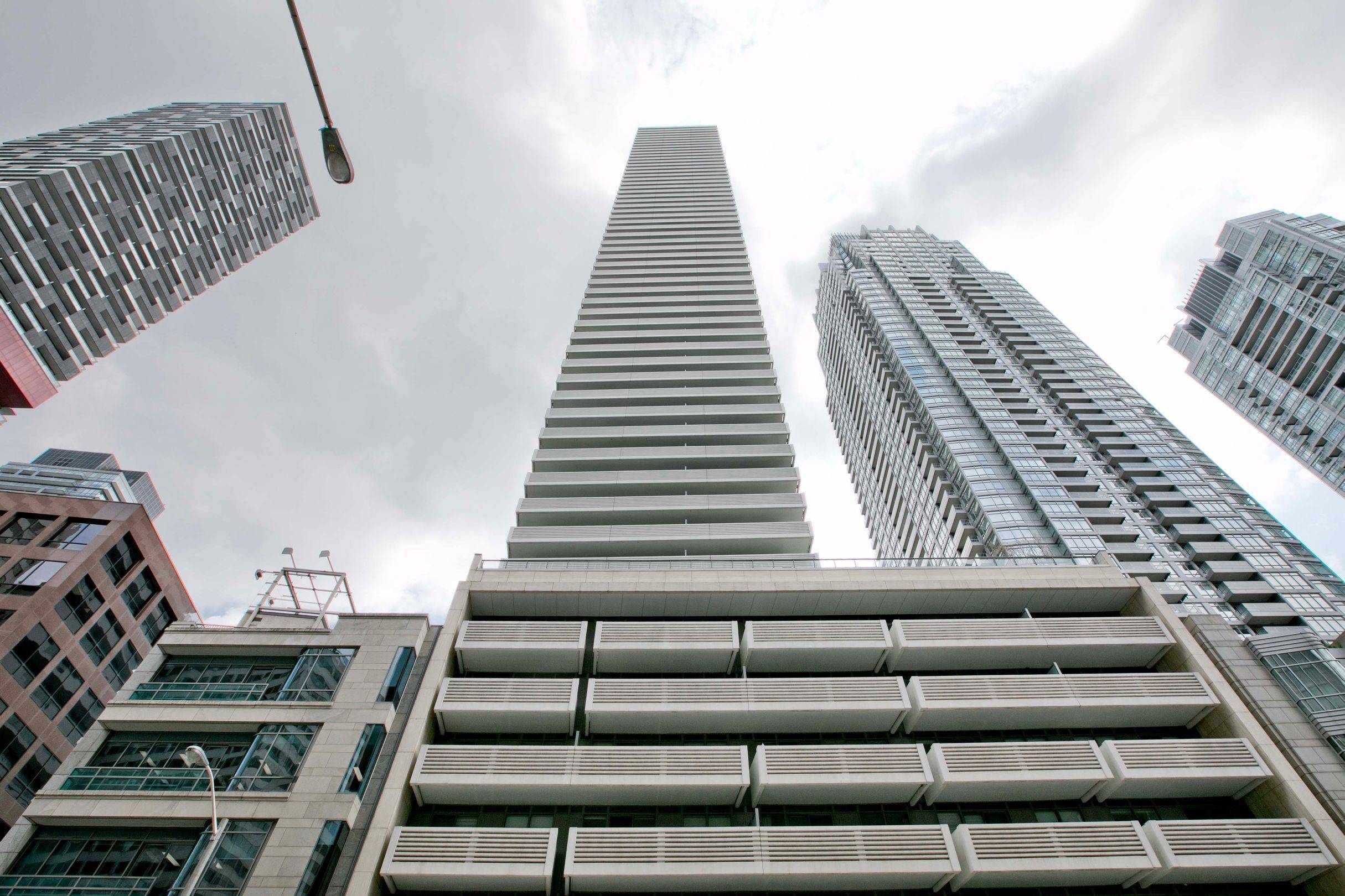 Toronto C10, ON M4S 2B4,2221 Yonge ST #1905