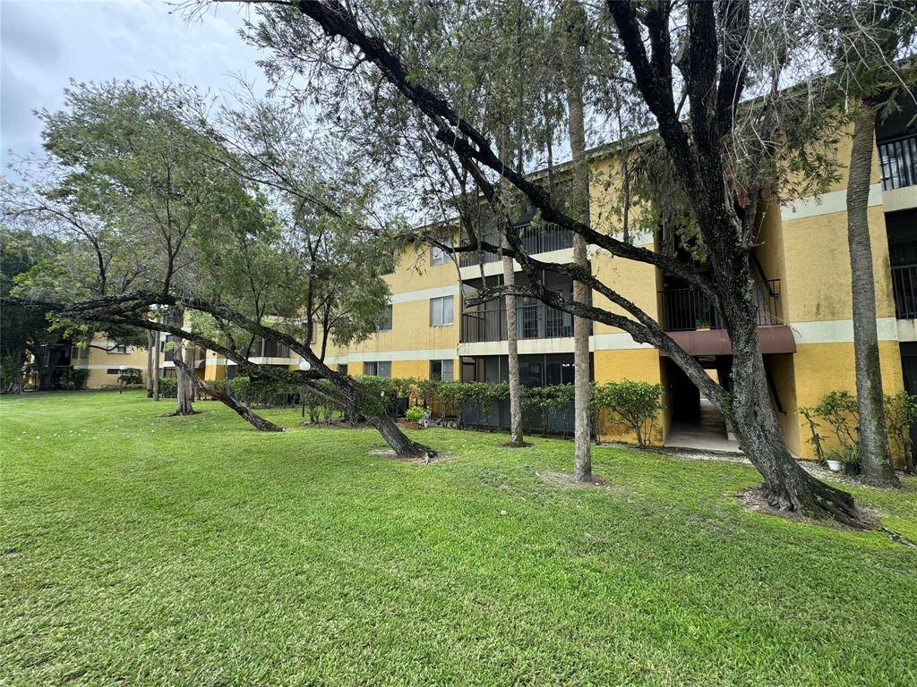 Oakland Park, FL 33309,3013 N Oakland Forest Dr #106