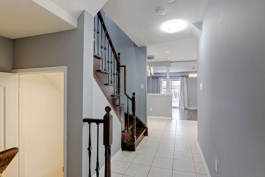 Oakville, ON L6M 4M8,1489 Heritage WAY #81