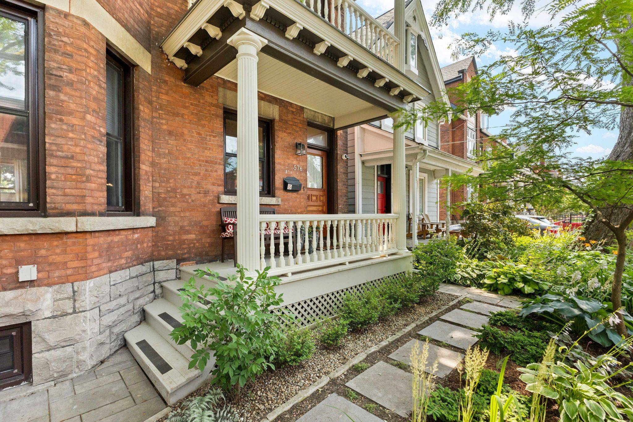 Ottawa Centre, ON K1R 5K9,576 MacLaren ST