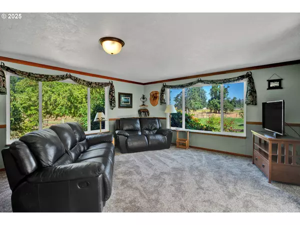 Creswell, OR 97426,85131 CLOVERDALE RD