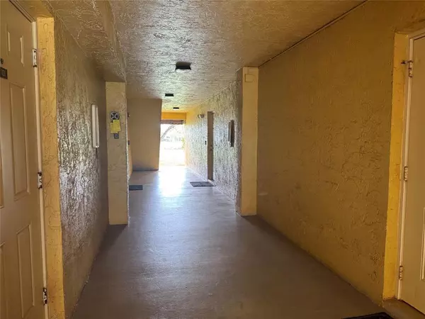 Oakland Park, FL 33309,3013 N Oakland Forest Dr #106