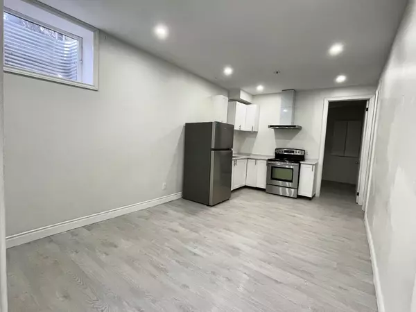 Niagara Falls, ON L2E 1Y1,5866 Valley WAY #LEGAL BASEMENT