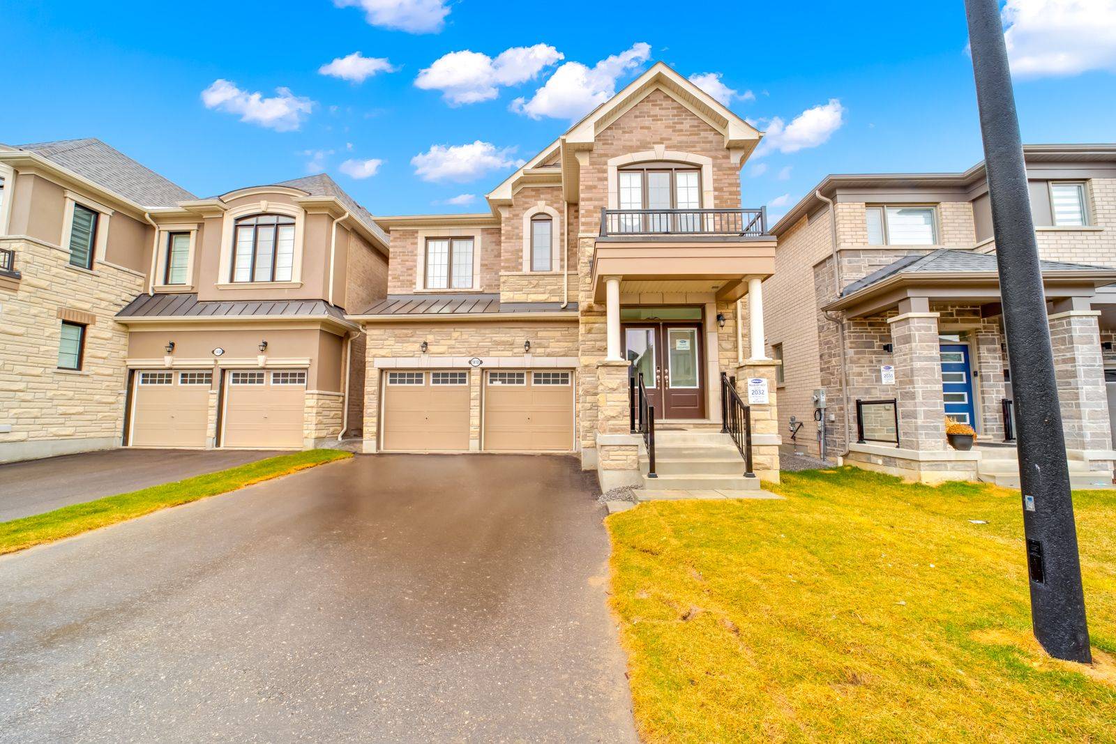 1410 Swallowtail LN, Pickering, ON L0H 1J0