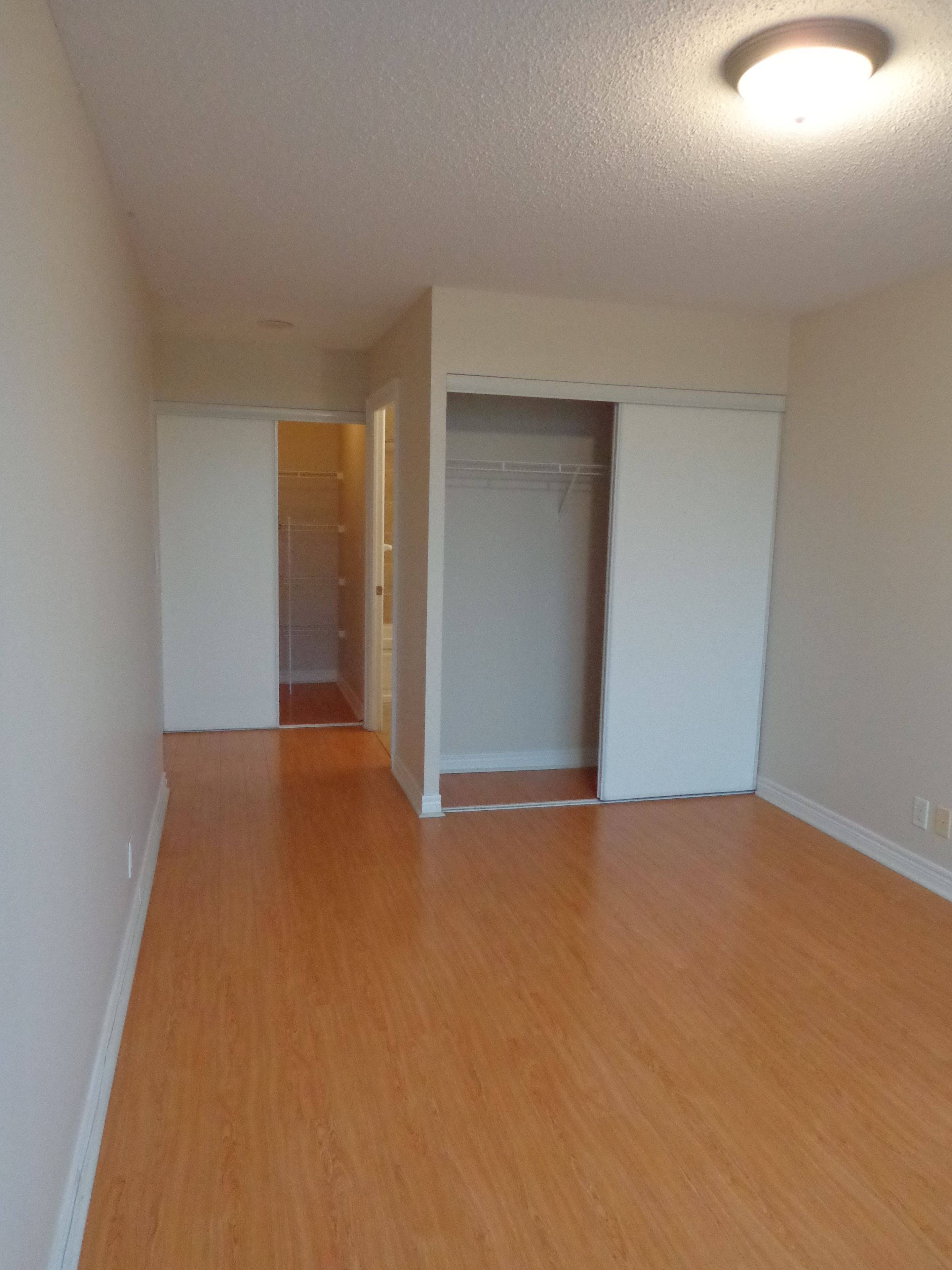 Markham, ON L3R 8A6,33 Cox BLVD #226