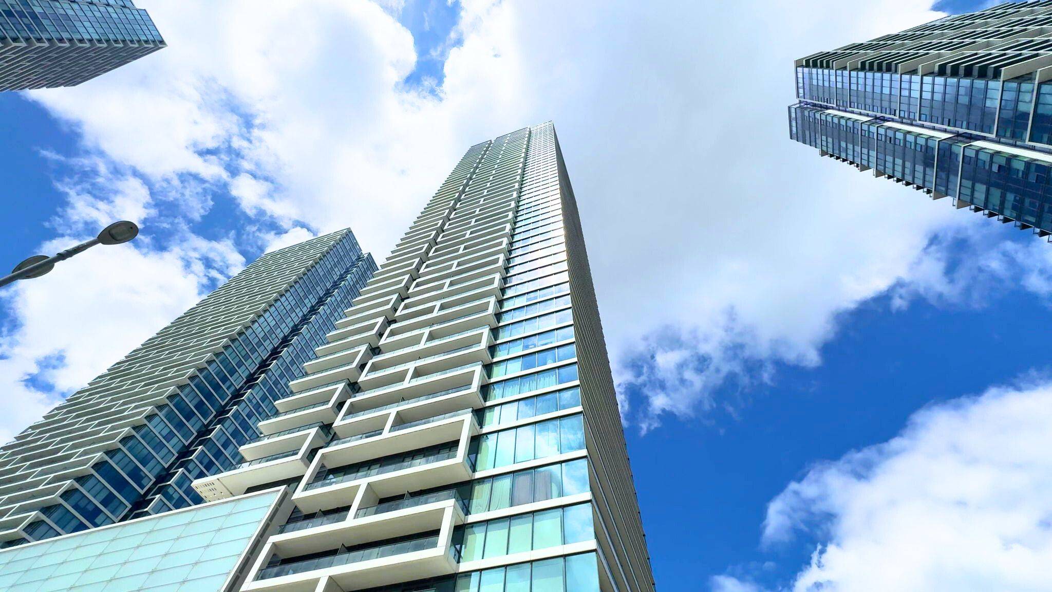 950 Portage Pkwy #Unit 811, Vaughan, ON L4K 0J7
