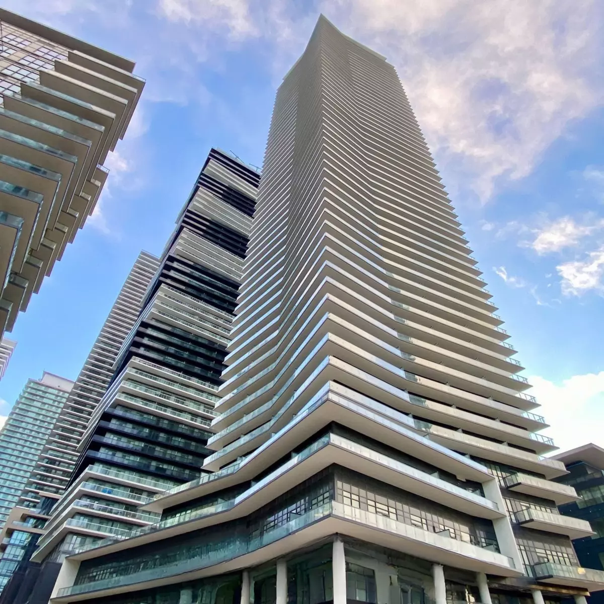 Toronto W06, ON M8V 0A8,38 Annie Craig DR #5109