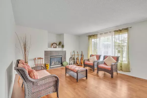 Calgary, AB T2Z 4R6,238 COPPERFIELD BLVD SE