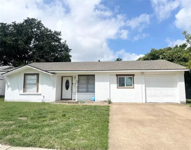 301 S Forest Crest Drive, Garland, TX 75042