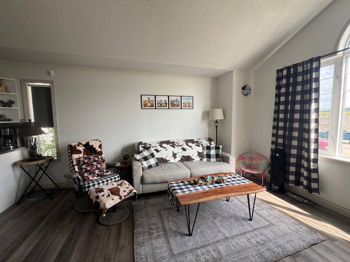 Drumheller, AB T0J0Y6,691 Elgin Hill RD