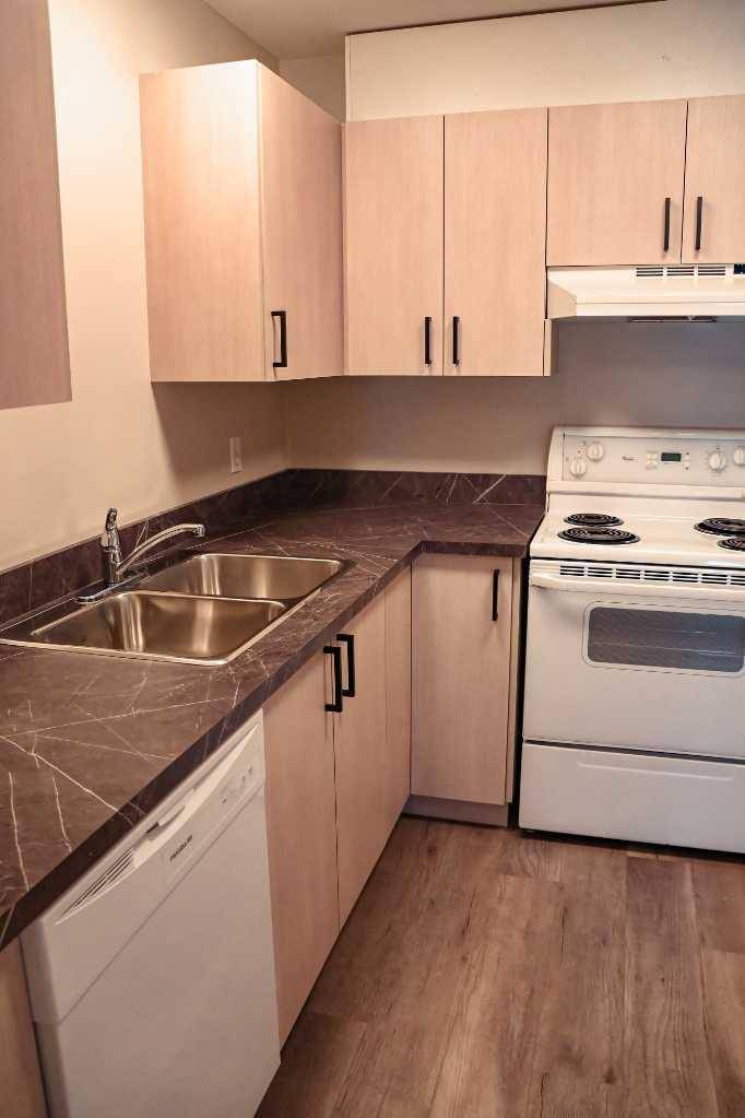 Grande Prairie, AB T8V7T3,11018 106 AVE #102A