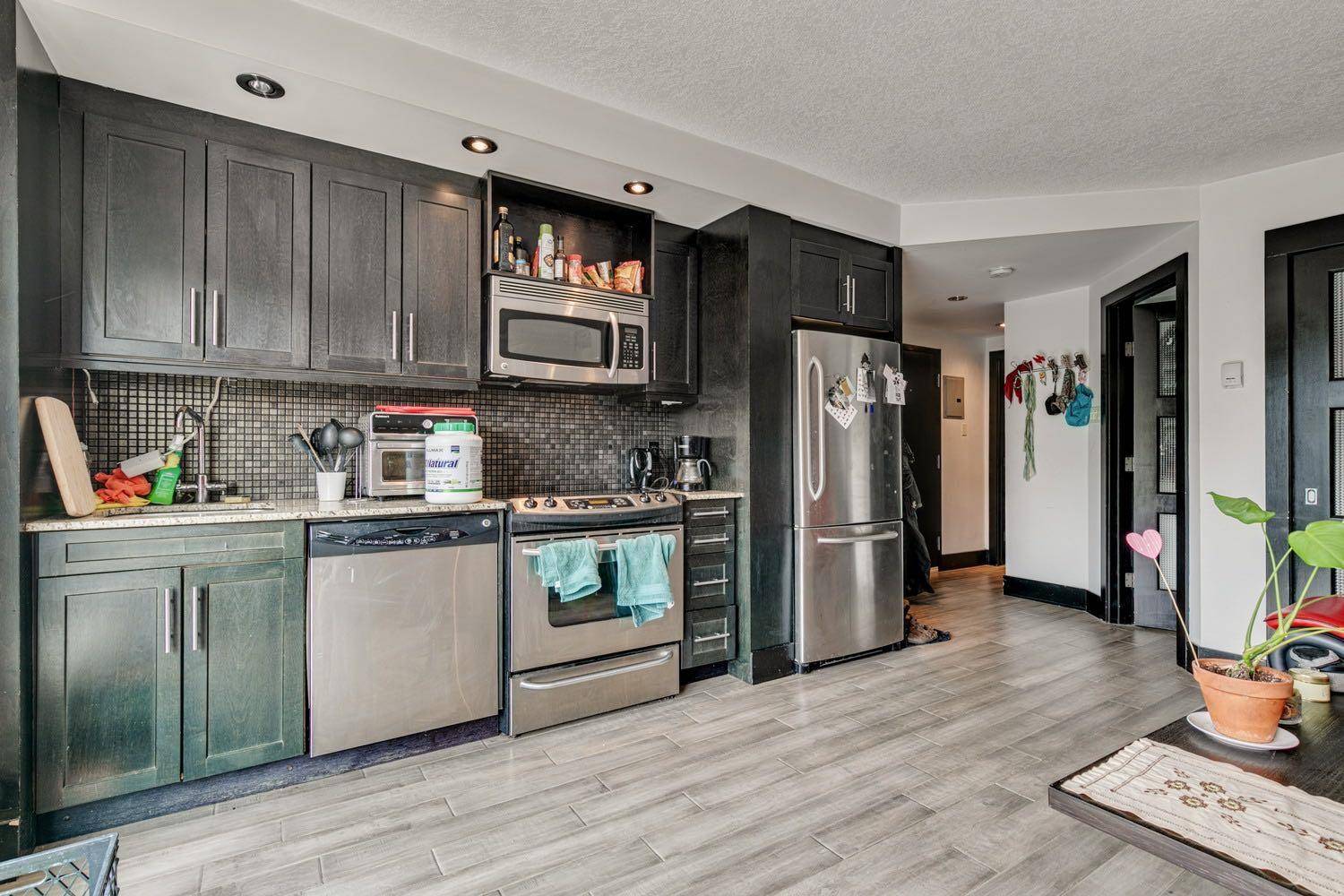 Calgary, AB T2T 4E3,1815 16 ST SW #403