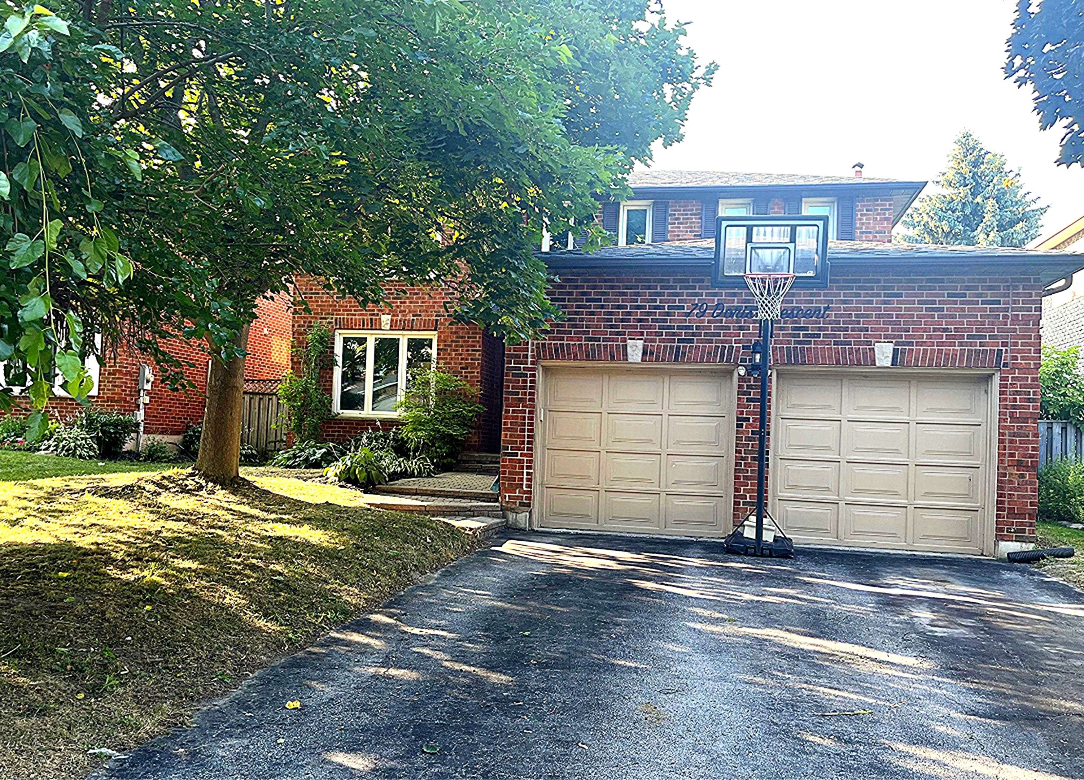 79 Doris CRES, Newmarket, ON L3Y 7V5