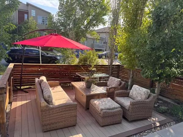Calgary, AB T3B 0P5,4728 17 AVE NW #1