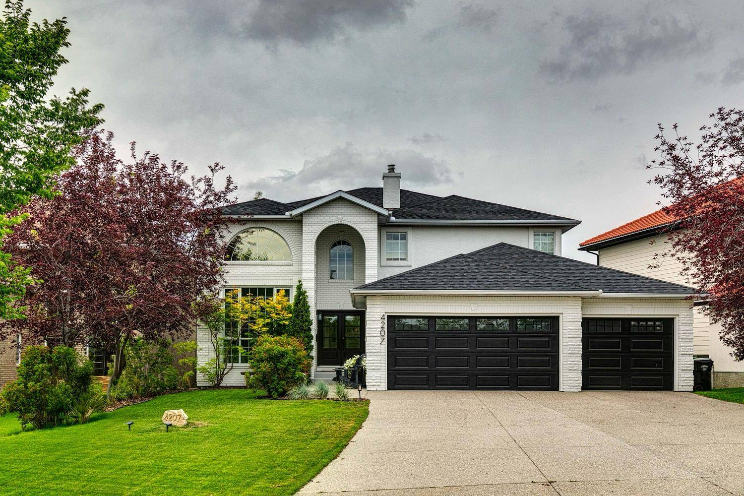 4207 Edgevalley LNDG Northwest, Calgary, AB T3A 5V2