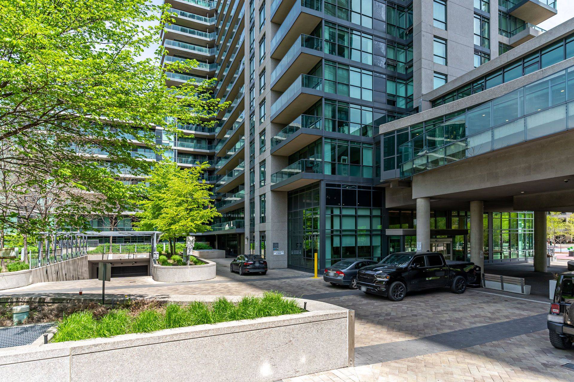 Toronto C01, ON M5V 4A1,209 Fort York BLVD #383