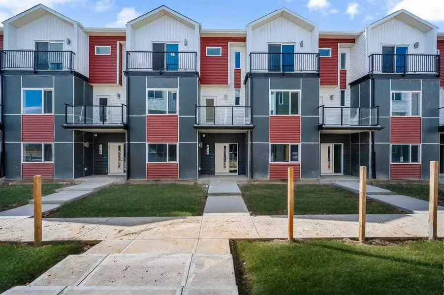118 Red Sky Villas NE, Calgary, AB T3N 2M2