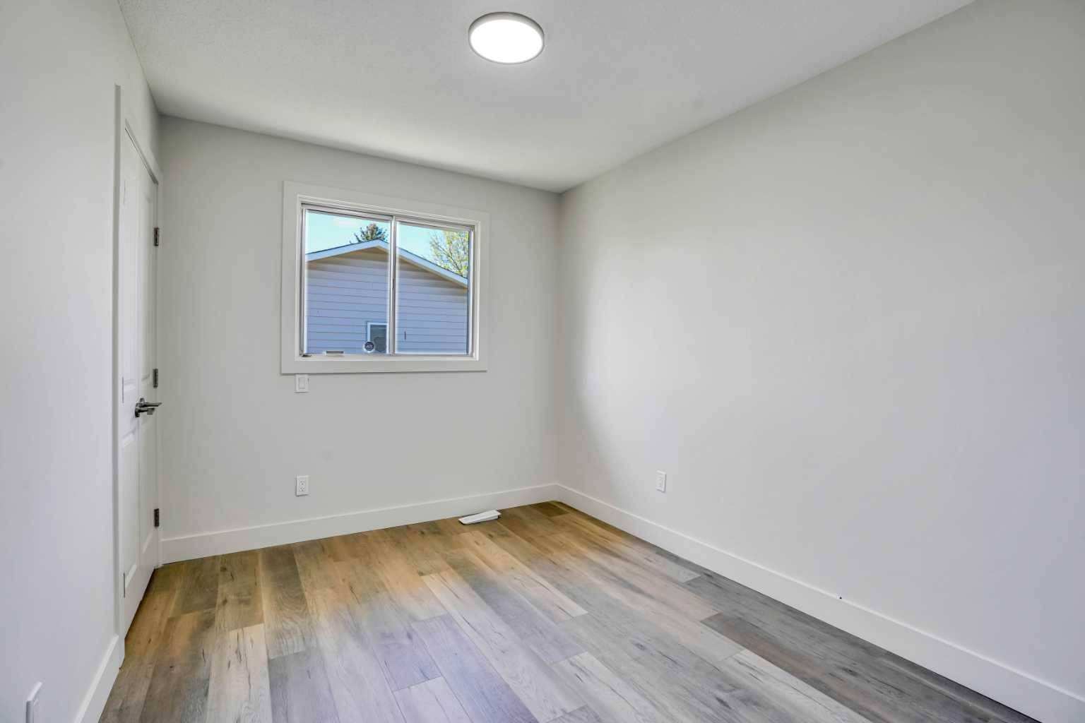 Calgary, AB T1Y 1Y4,616 Whitehorn WAY NE