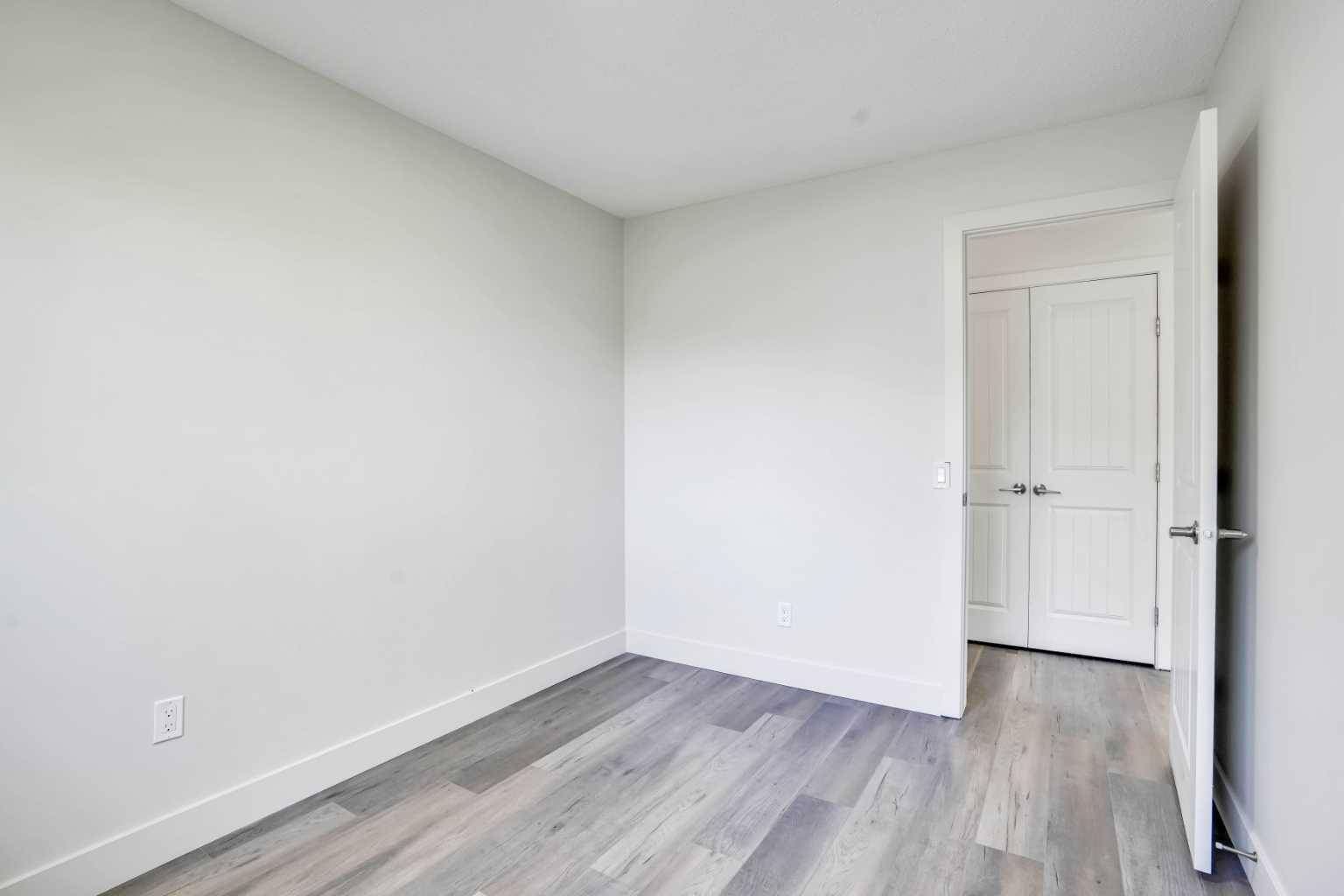 Calgary, AB T1Y 1Y4,616 Whitehorn WAY NE
