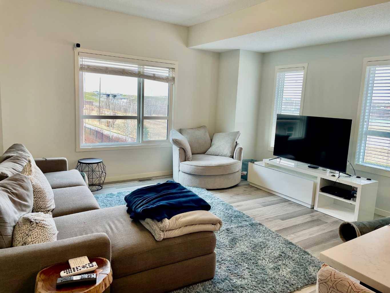 Calgary, AB T3K2P3,402 Harvest Grove WALK NE