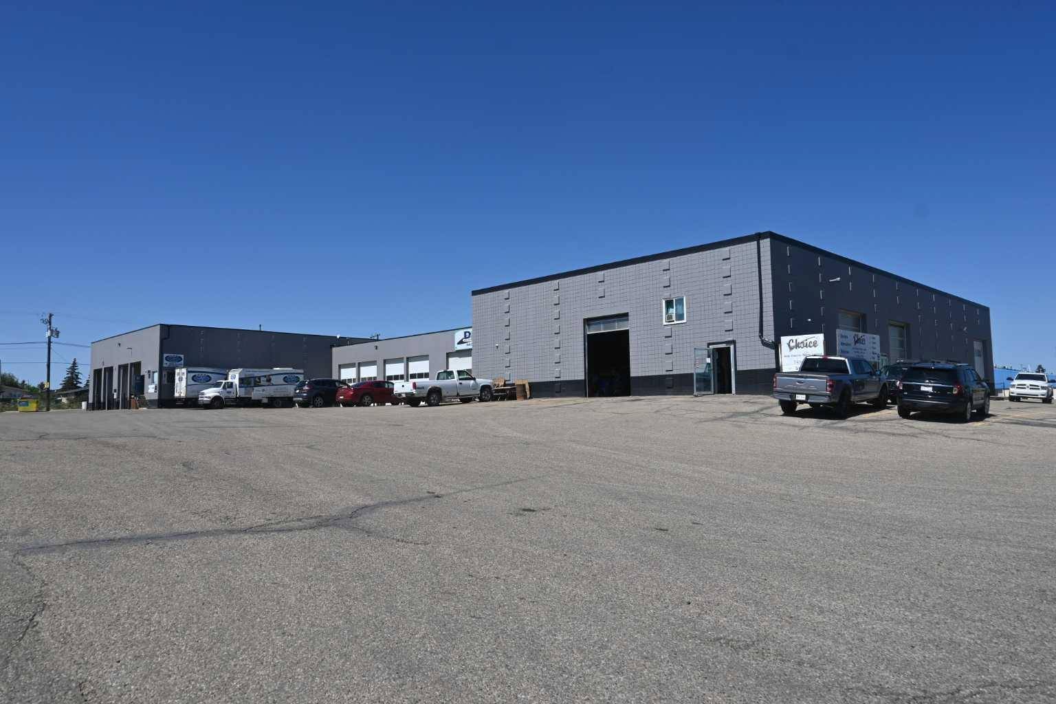 6850 52 AVE, Red Deer, AB T4N 4L1