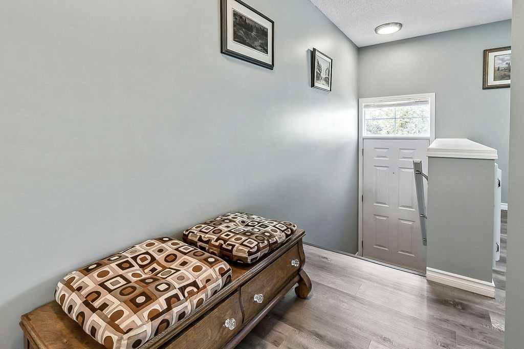 Calgary, AB T2Z 3X9,259 Prestwick Acres LN SE