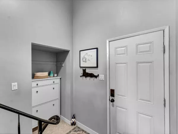 Medicine Hat, AB T1A2B5,1408 19 ST SE