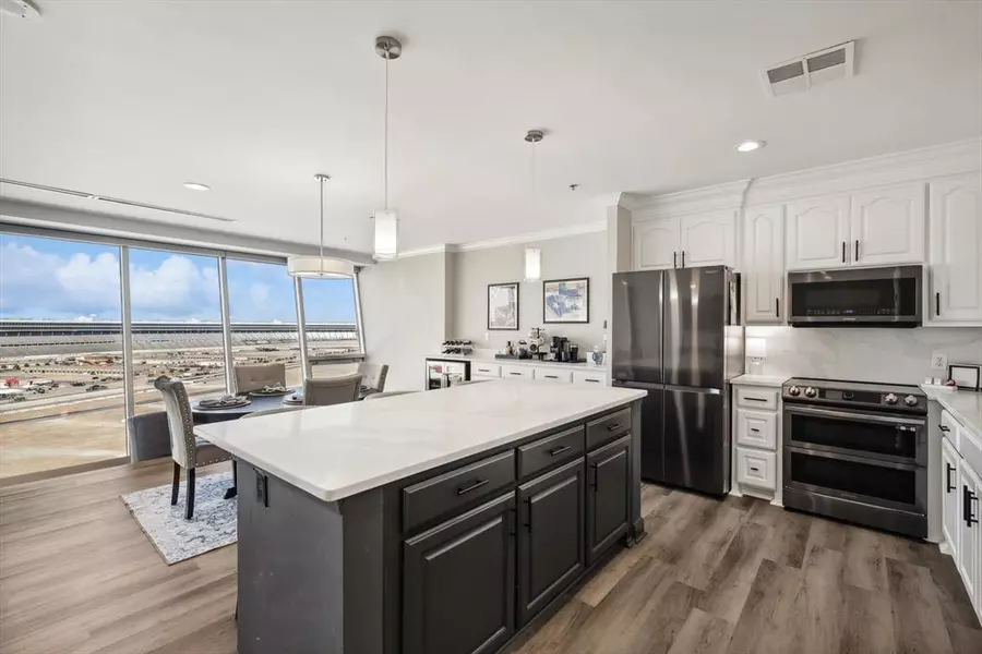 3575 Lone Star Circle #711, Fort Worth, TX 76177