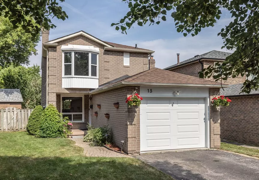 15 Radford DR, Ajax, ON L1T 2H8