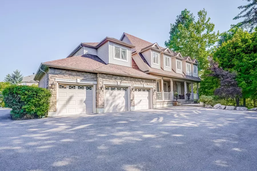 17 Duncton Wood CRES, Aurora, ON L4G 7T4