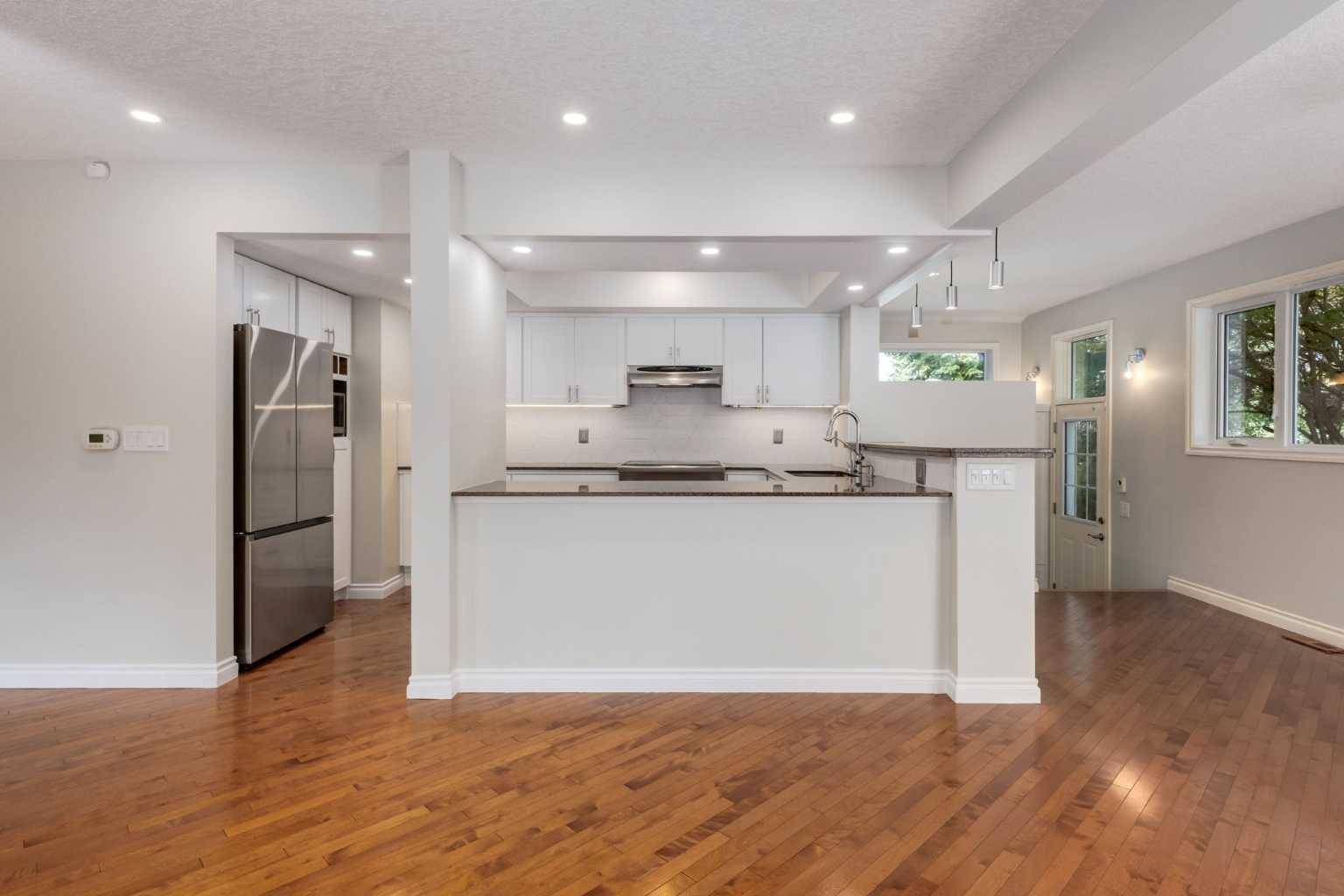 Calgary, AB T2J 5V4,731 Deercroft WAY SE