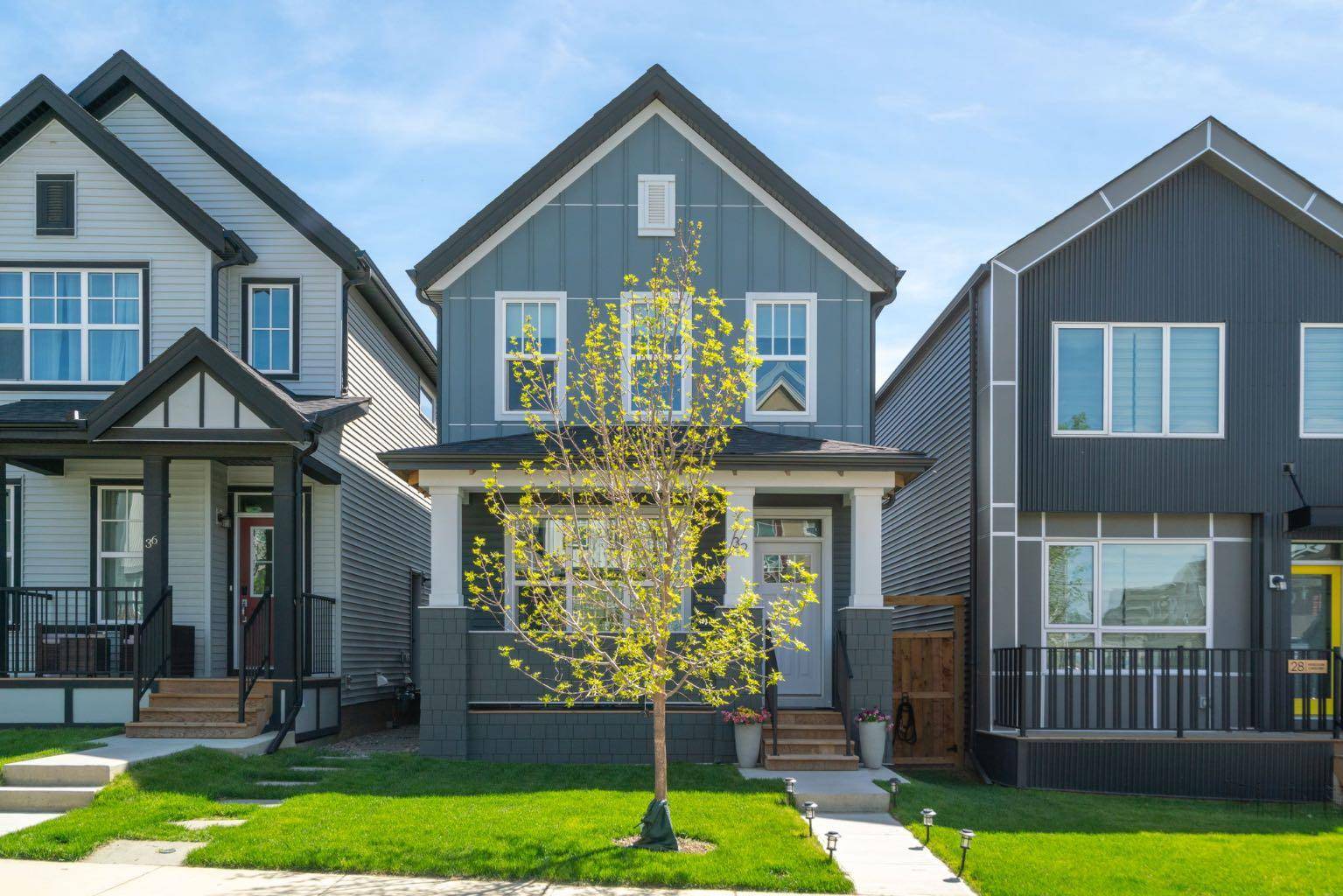 Calgary, AB T3S 0H1,32 Heirloom CRES SE