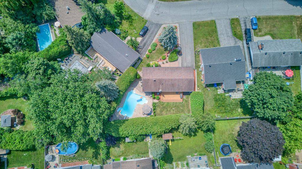 Kanata, ON K2L 1E3,112 Oakburn RD