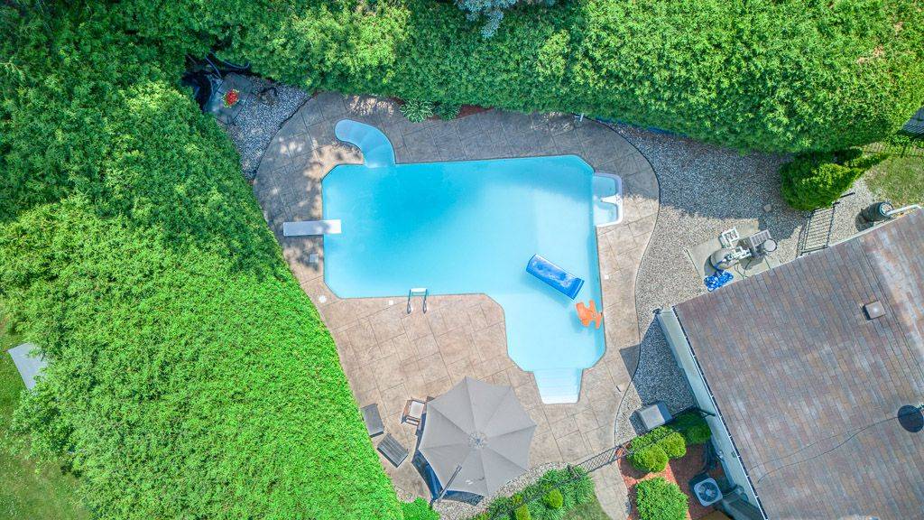 Kanata, ON K2L 1E3,112 Oakburn RD