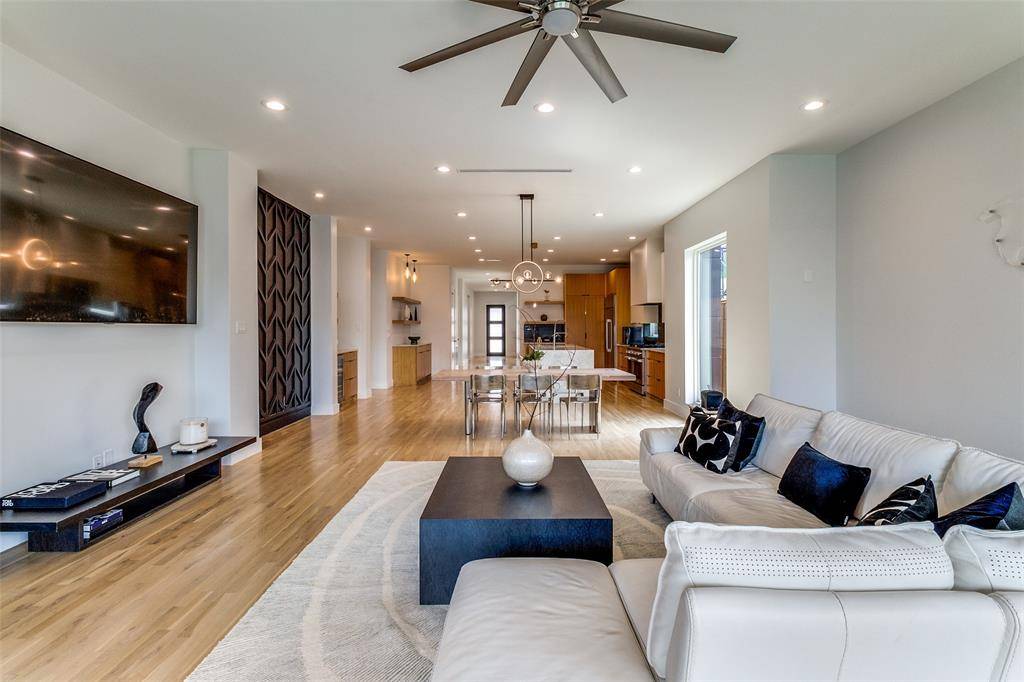 Dallas, TX 75214,6215 Llano Avenue