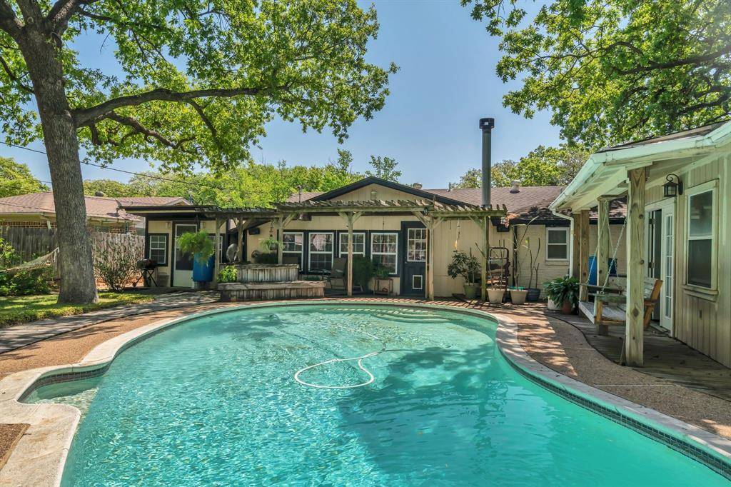 Euless, TX 76040,908 Oakwood Drive