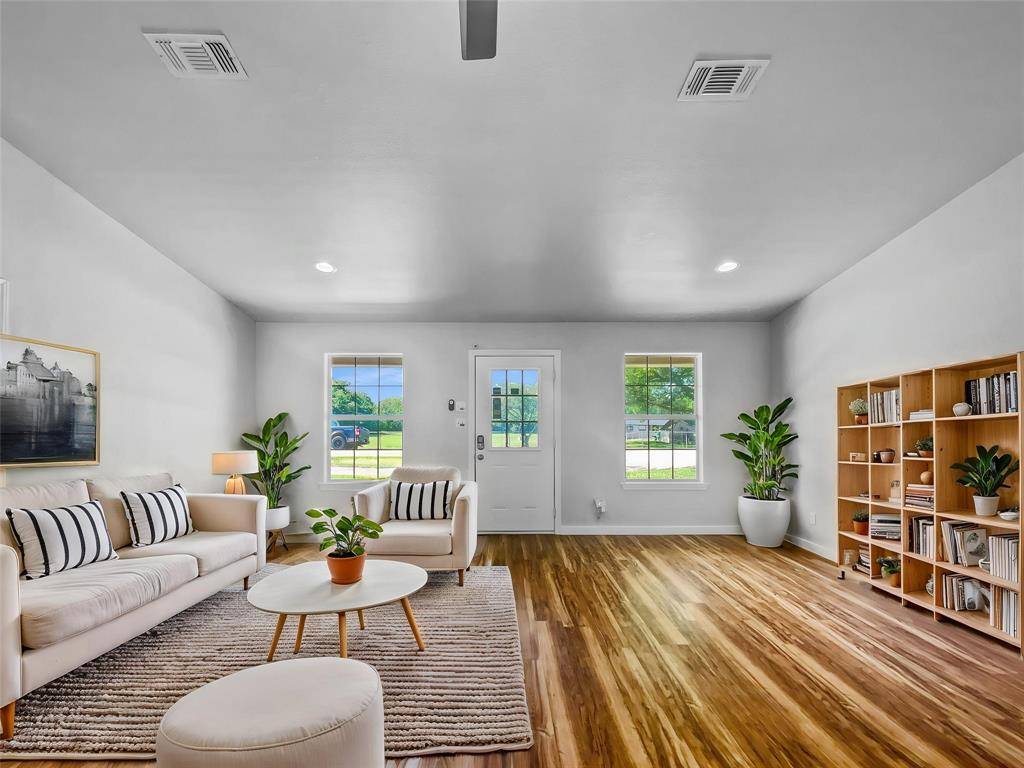 Springtown, TX 76082,316 W 3rd Terrace