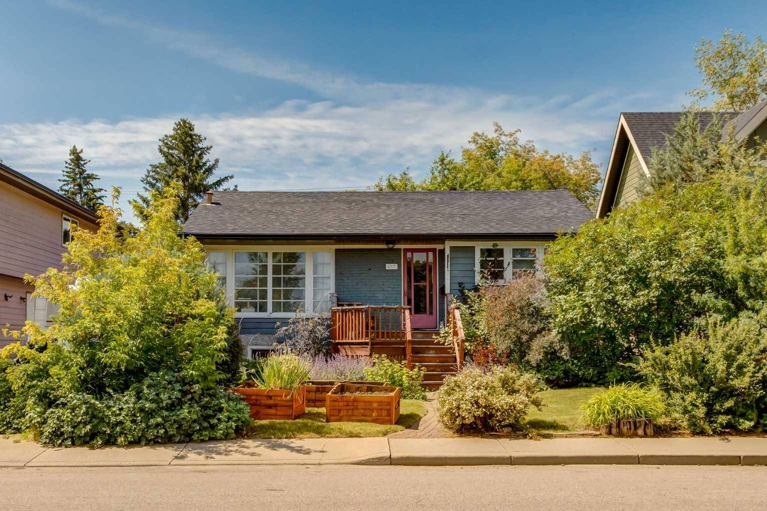 6707 Bow CRES Northwest, Calgary, AB T3B 2C8