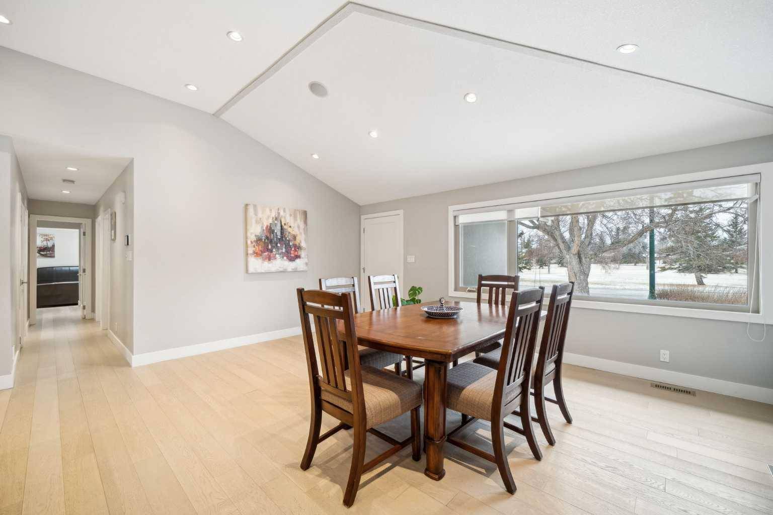 Calgary, AB T2V 1Z1,16 MEADOWLARK CRES Southwest