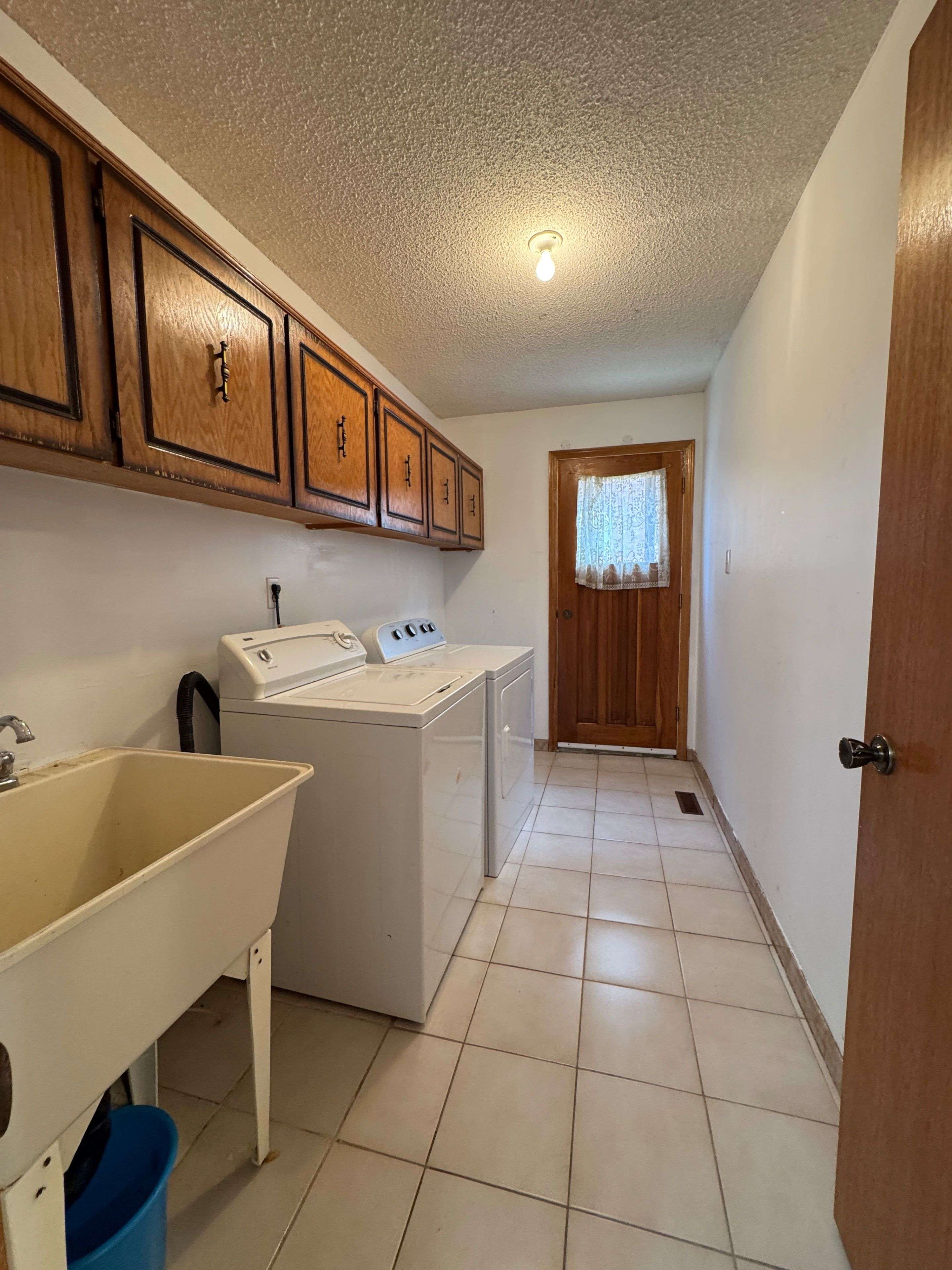Toronto E05, ON M1V 2Y2,30 Sunbird CRES #Main and 2nd Floors